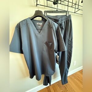 NWT Greys Anatomy Men’s Scrub Set